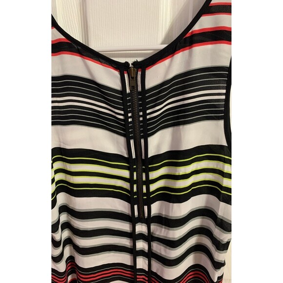 Studio Y Tank Top. Size M - Picture 5 of 6